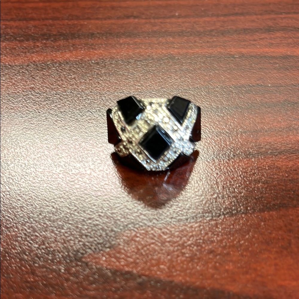 Elegant Black and Silver Women's Ring